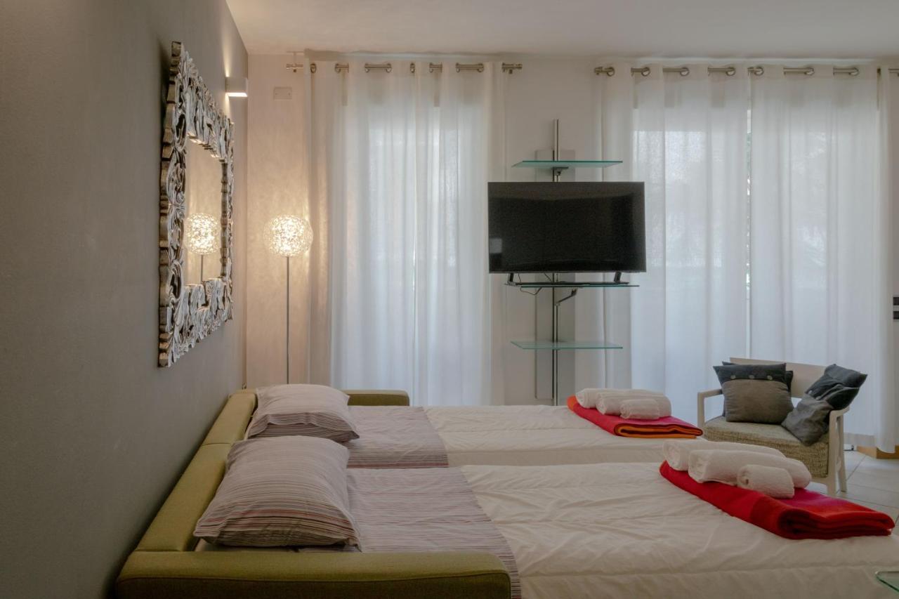 Riva Central Apartment - Free Parking Buitenkant foto