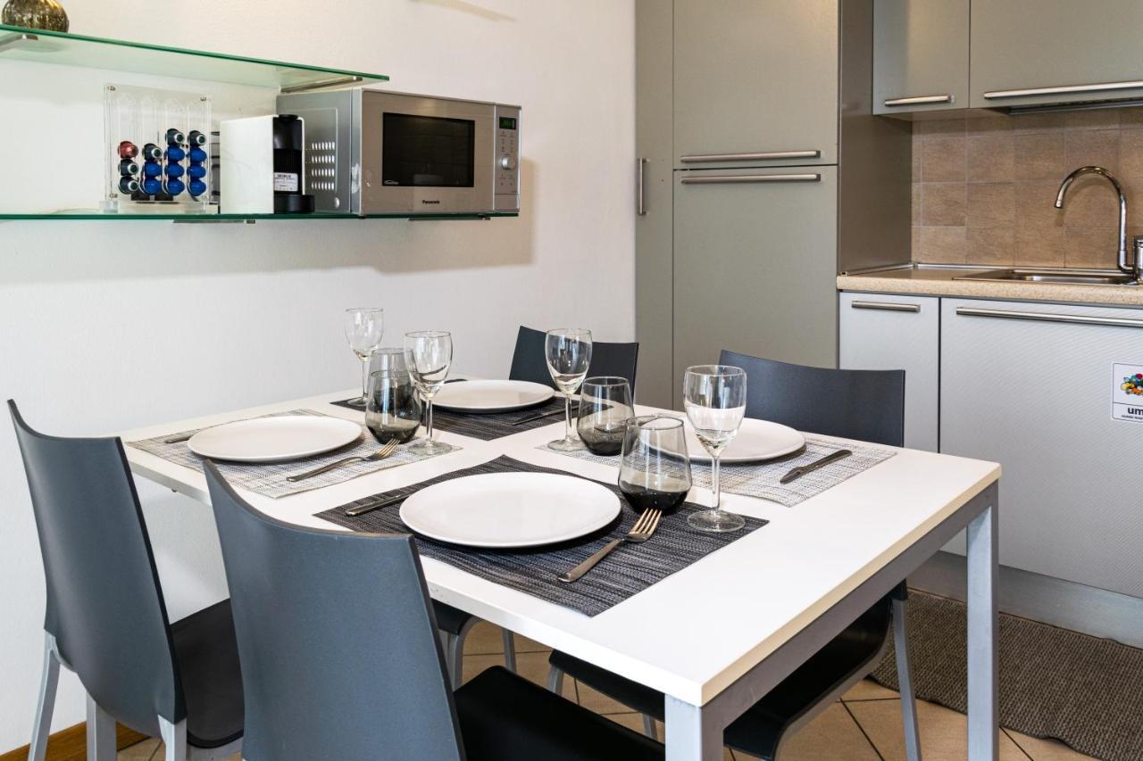 Riva Central Apartment - Free Parking Buitenkant foto