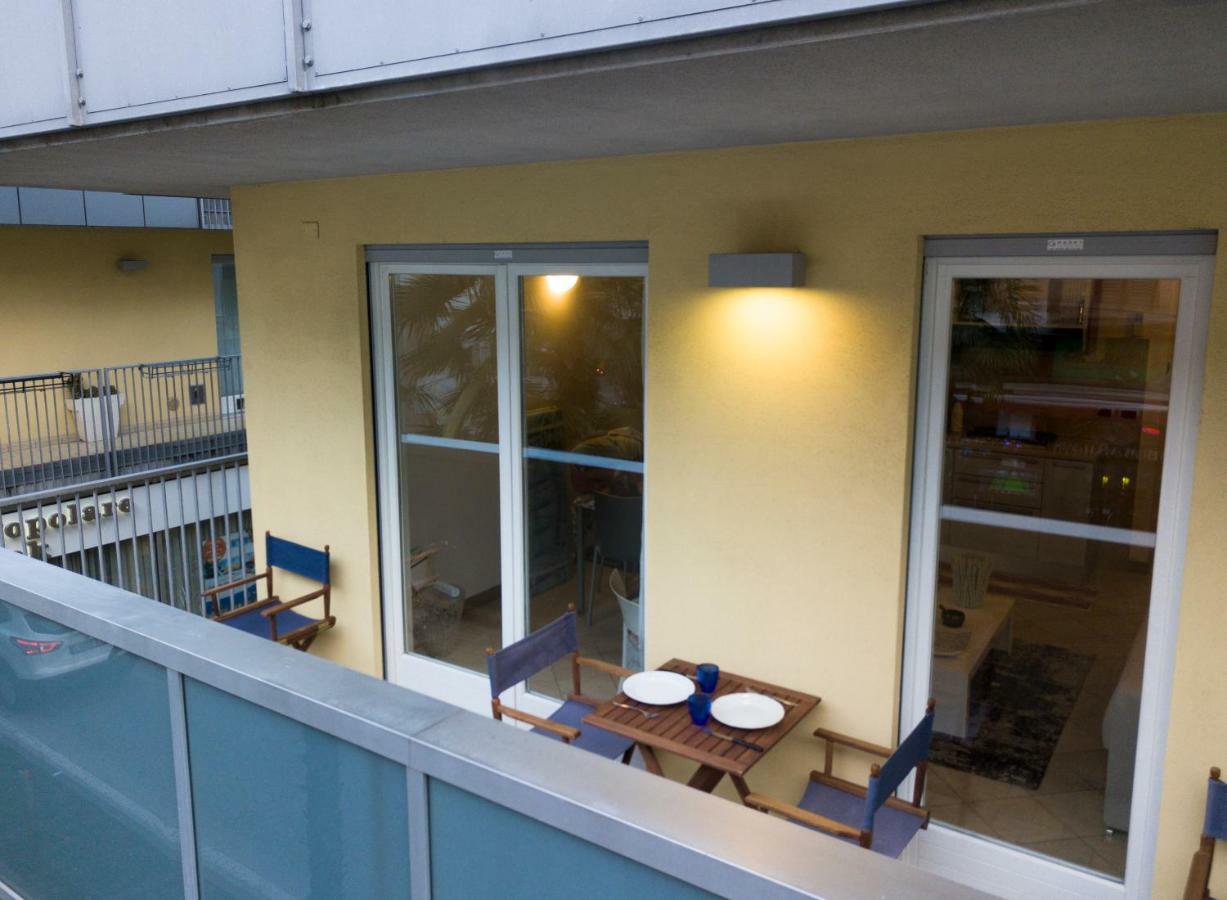 Riva Central Apartment - Free Parking Buitenkant foto